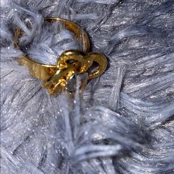 Gold tone  floral statement ring - Picture 2 of 6